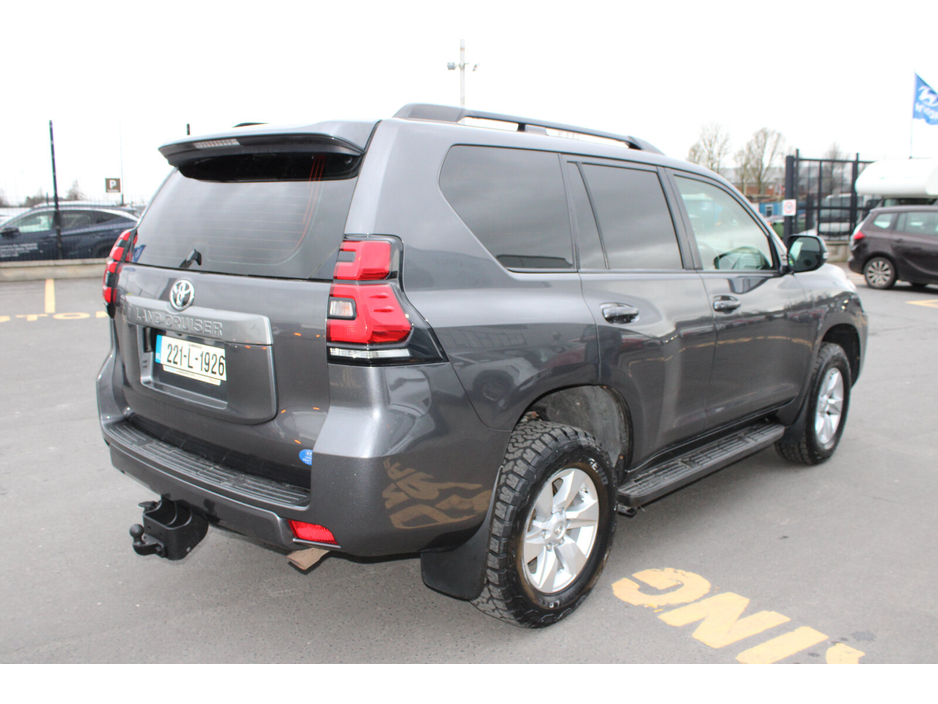 2022 Toyota Landcruiser - image 5