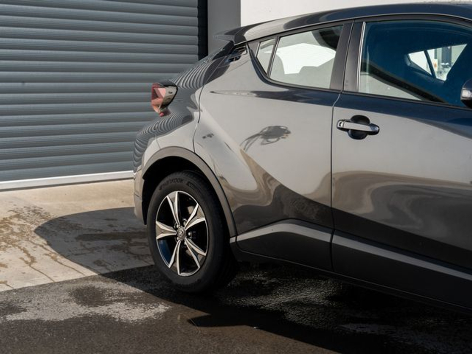 2023 Toyota C-HR - image 4