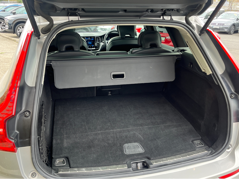 2023 Volvo XC60 - image 8