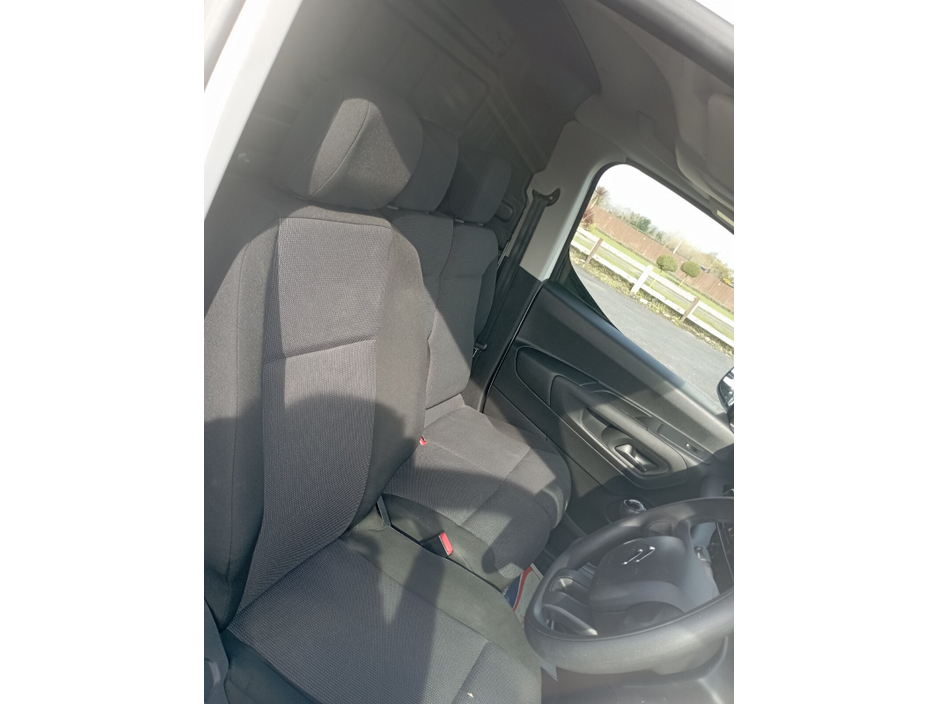 2021 Citroen Berlingo - image 5