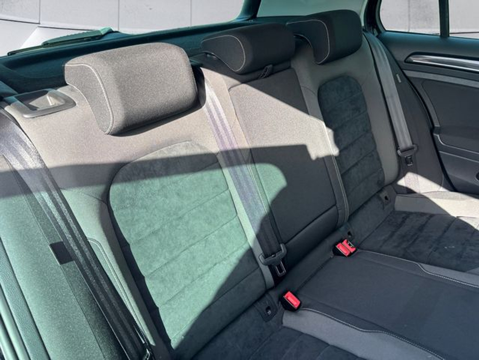 2013 Volkswagen Golf - image 11