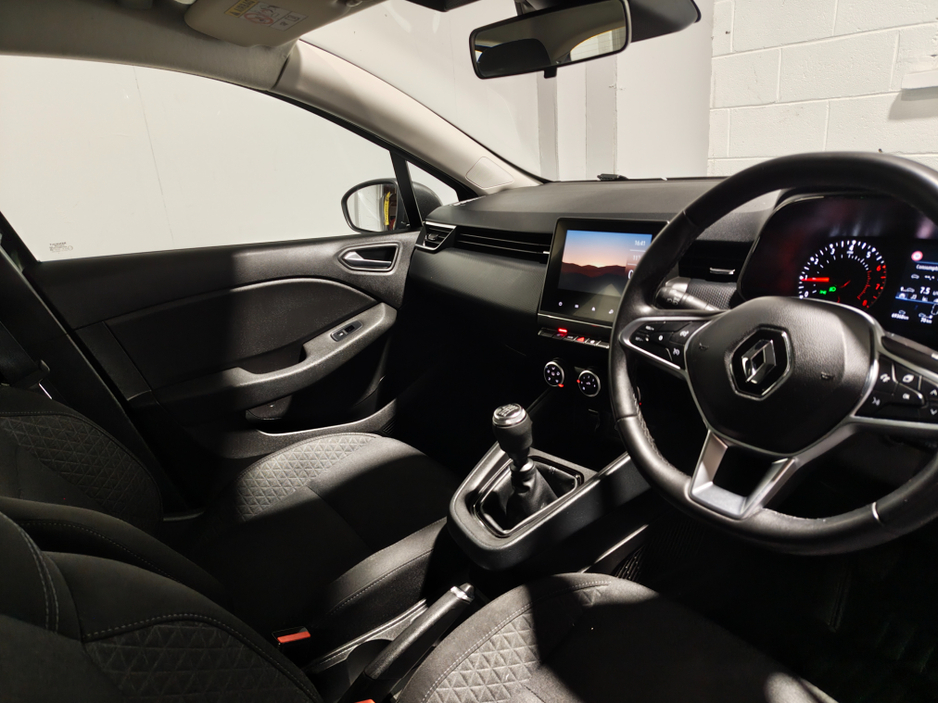 2022 Renault Clio - image 17