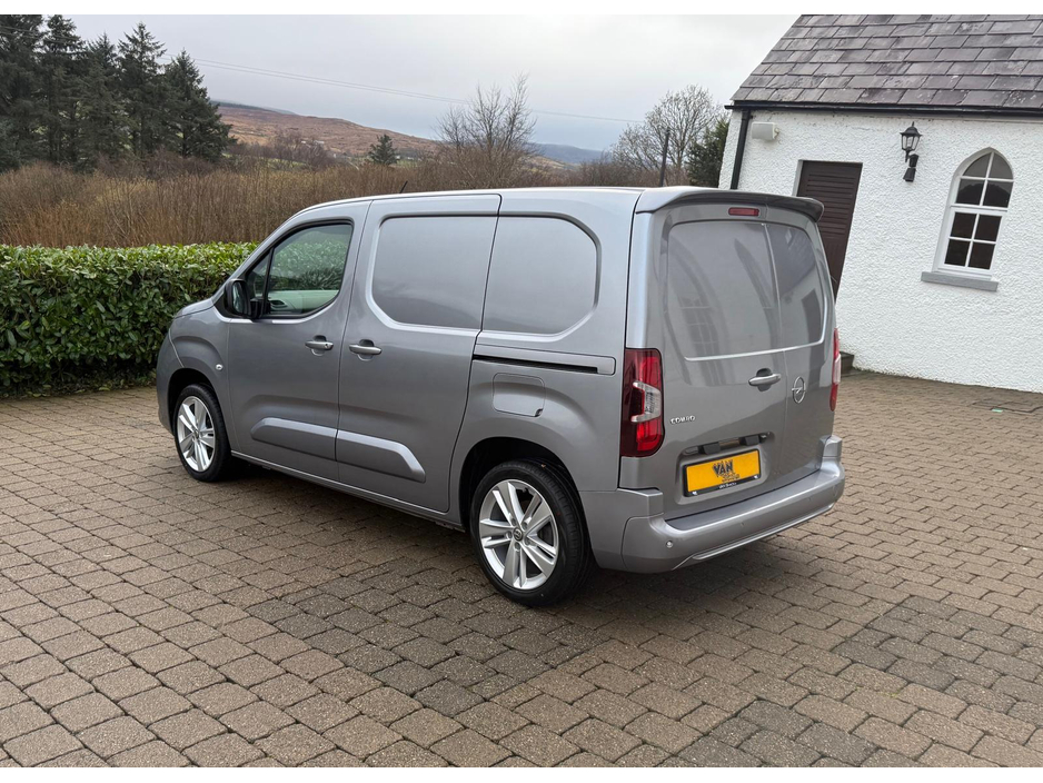 2024 Opel Combo SPORT L1H1-1.5 100PS D-6SP NO VAT! €23,450
