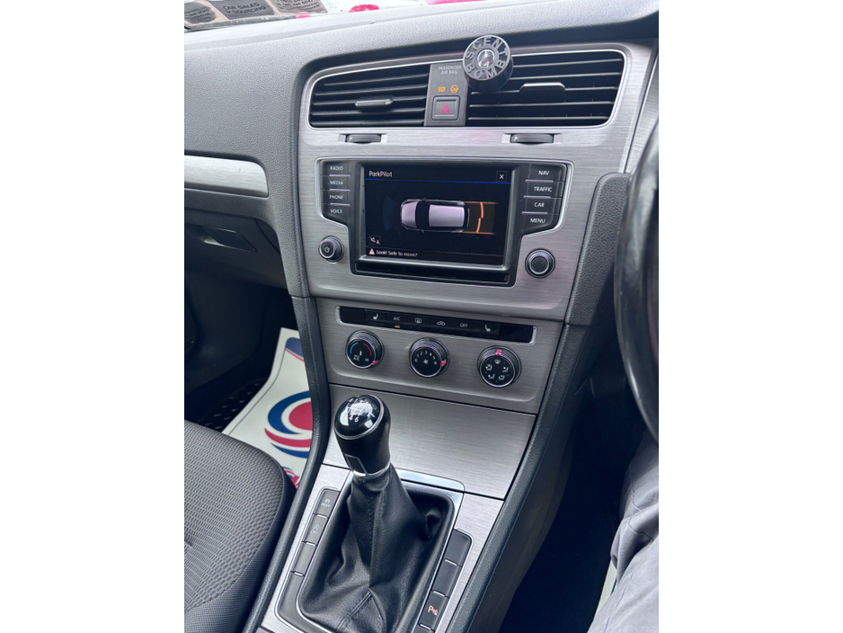 2017 Volkswagen Golf - image 8