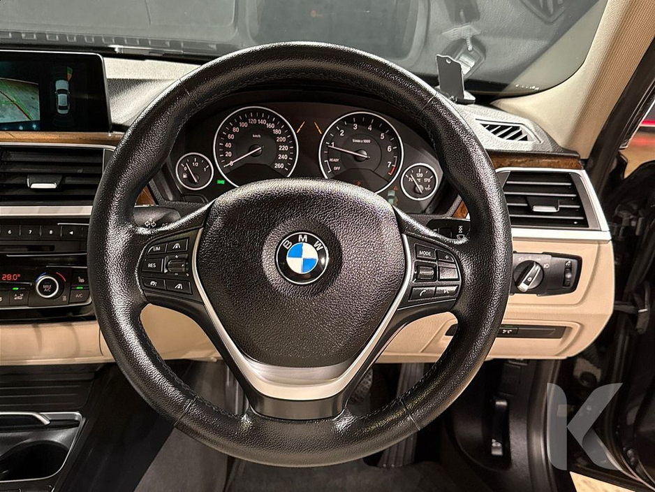 2016 BMW 3 Series - image 14