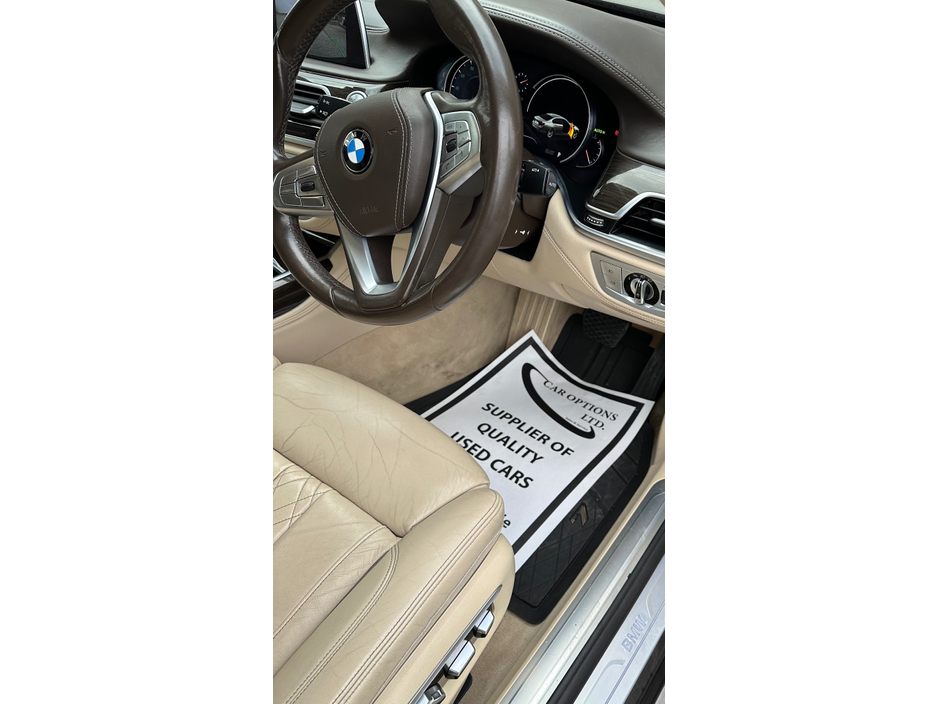 2016 BMW 7 Series - image 7
