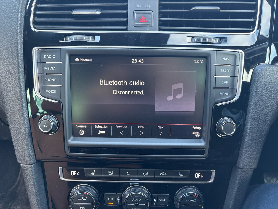 2014 Volkswagen Golf - image 17