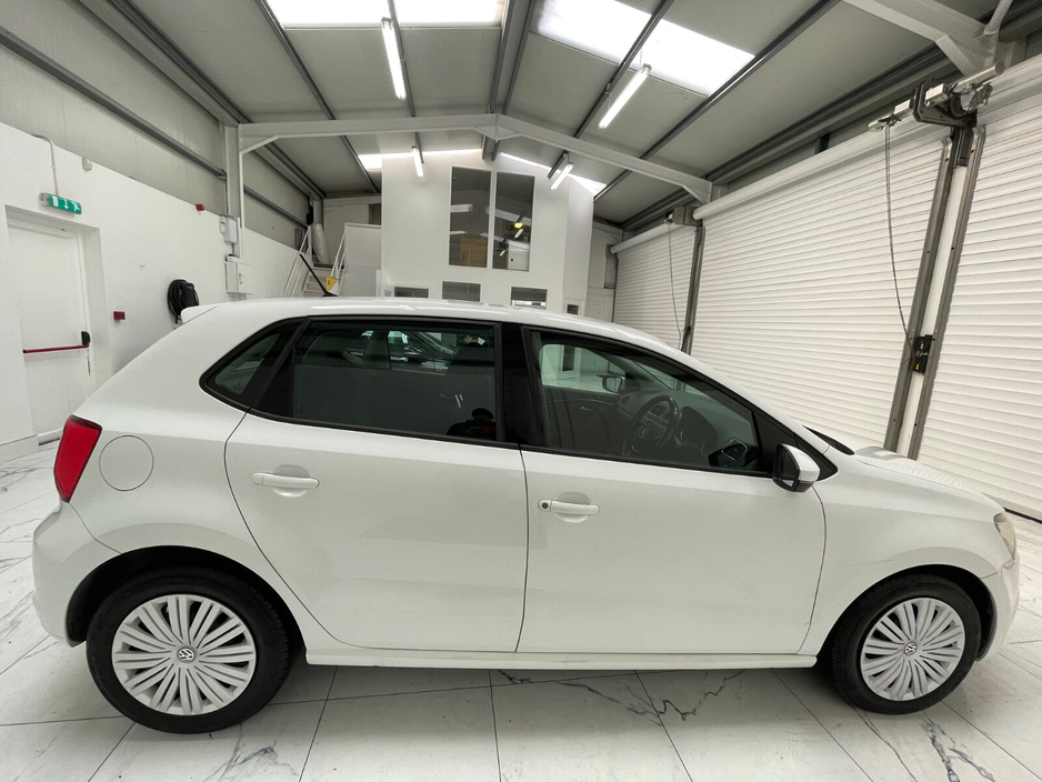 2015 Volkswagen Polo - image 11
