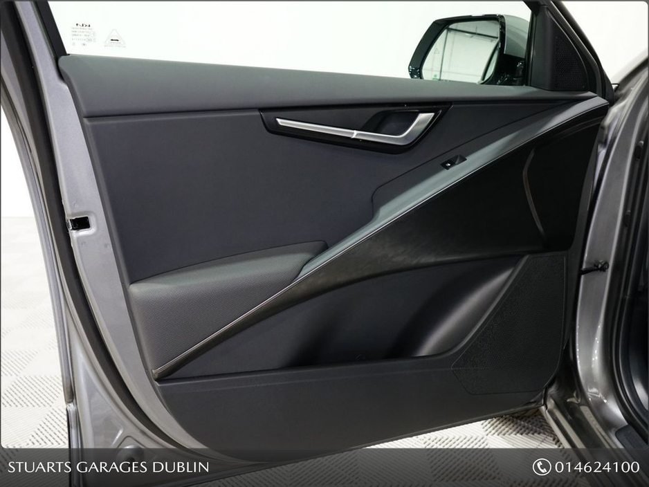 2025 Kia Niro - image 17