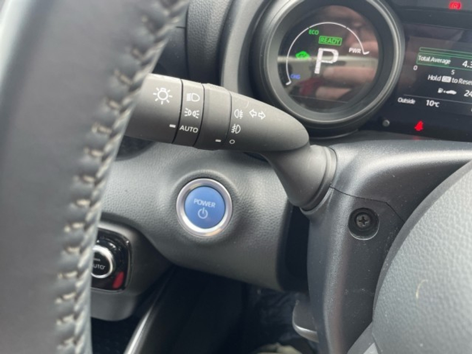 2023 Toyota Yaris - image 14