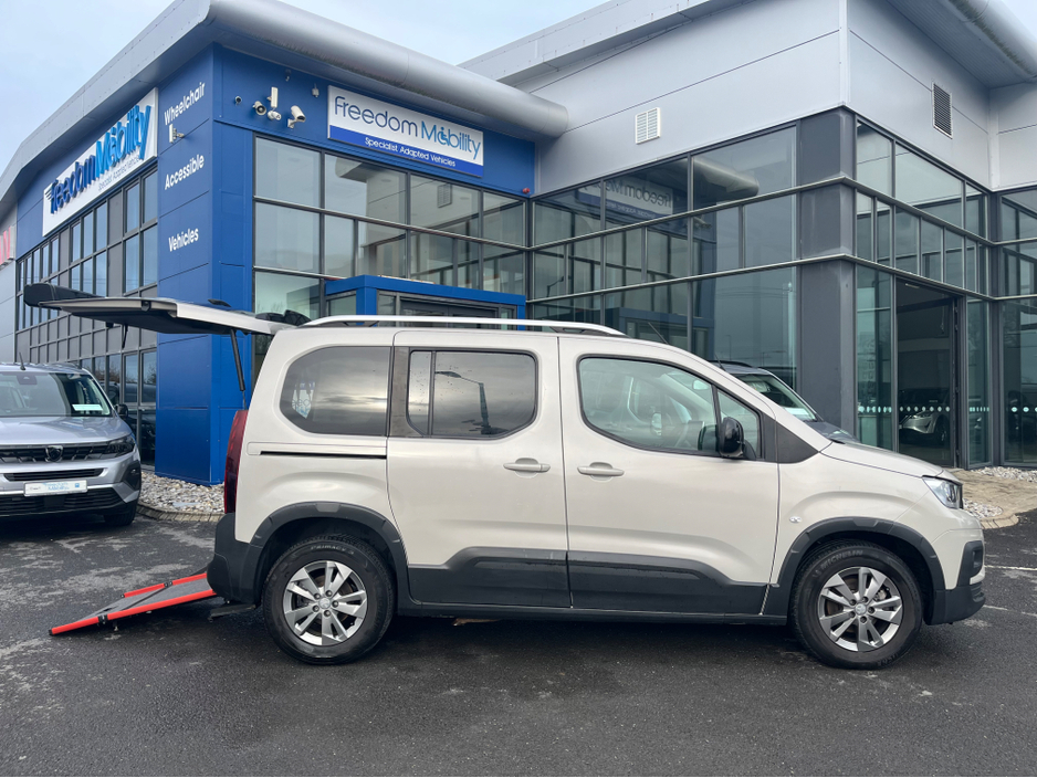 2022 Peugeot Rifter Wheelchair Accessible SWB Manual €22,995