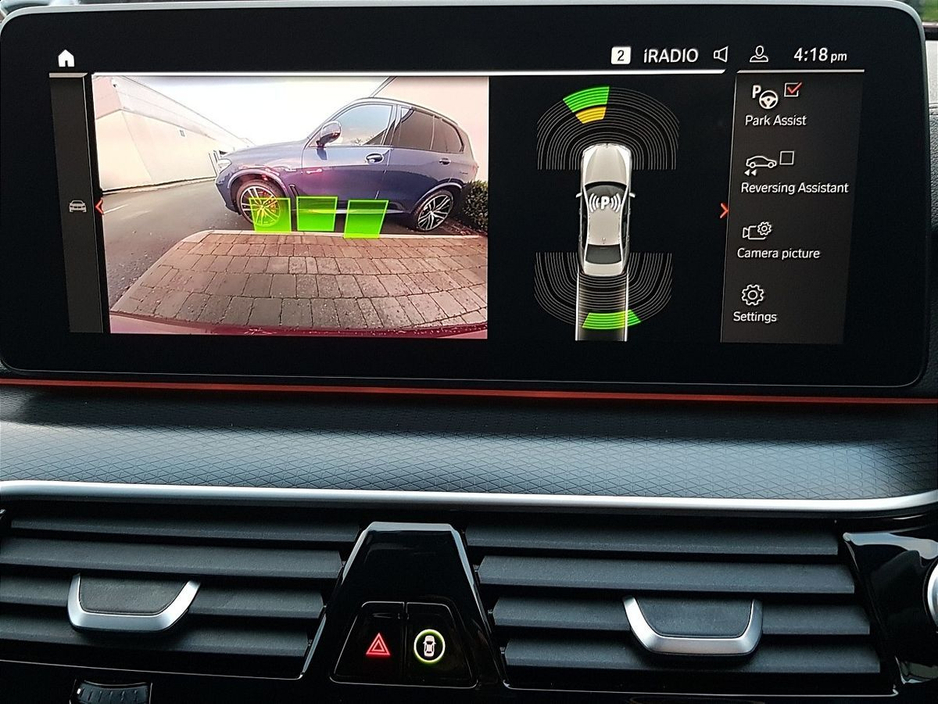 2022 BMW 5 Series - image 22