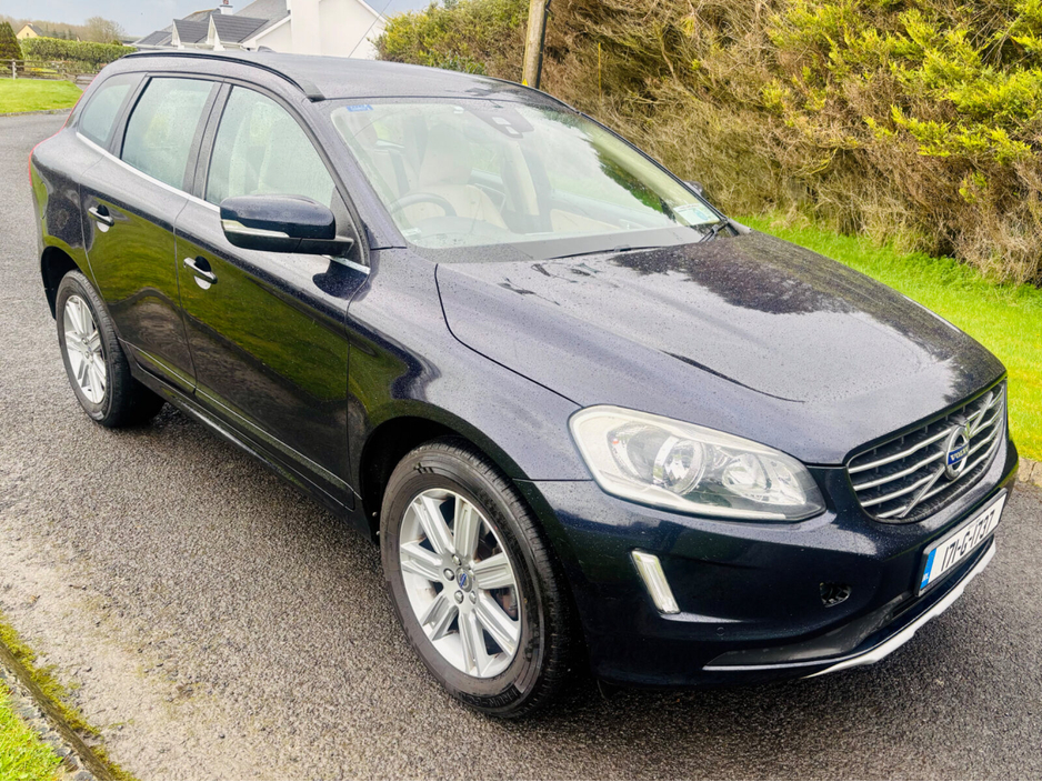 2017 Volvo XC60 - image 4