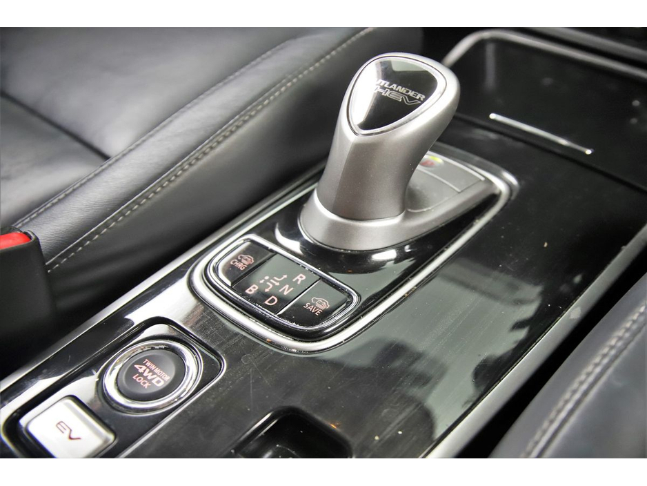 2018 Mitsubishi Outlander - image 23