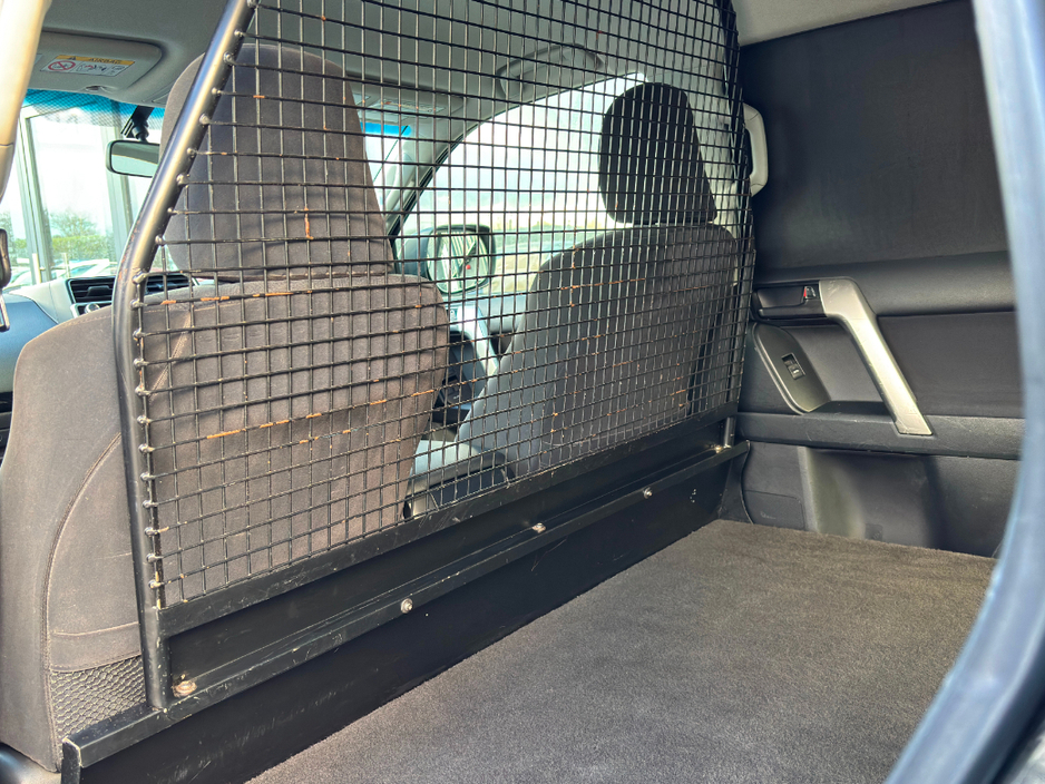 2019 Toyota Landcruiser - image 17