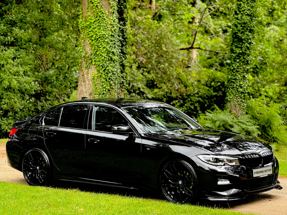 2022 BMW 3 Series - image 8