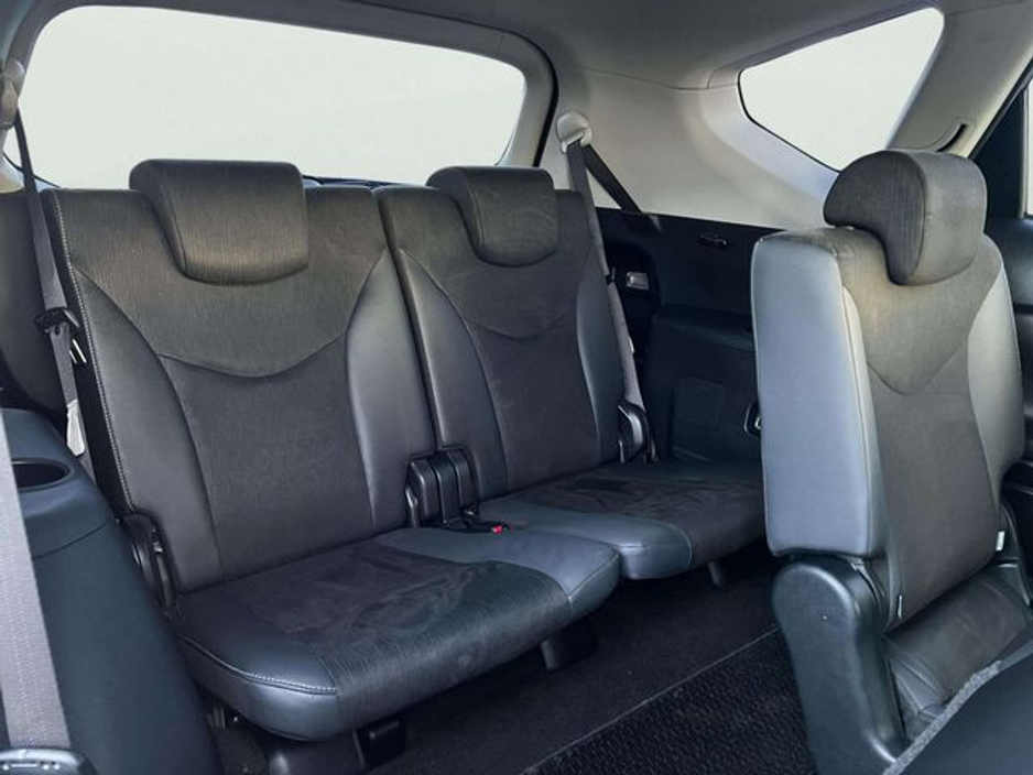 2017 Toyota Prius - image 24