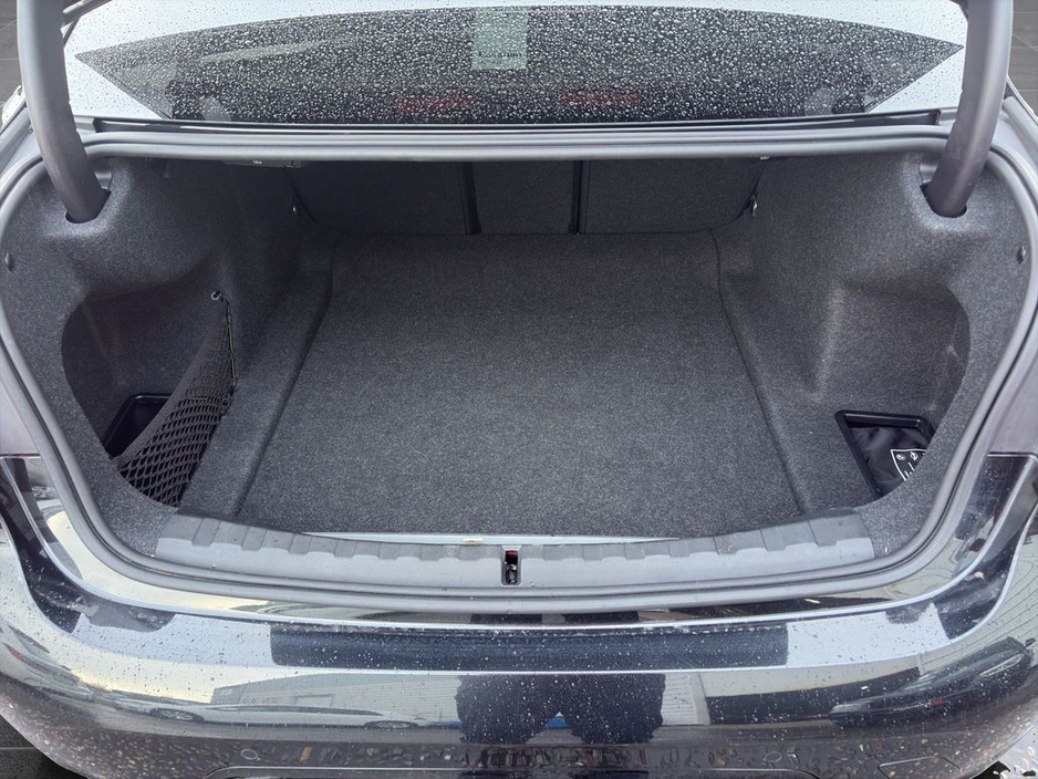 2024 BMW 3 Series - image 15