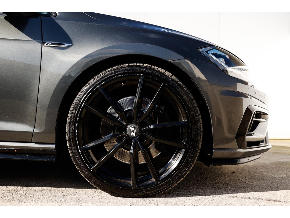 2017 Volkswagen Golf - image 12