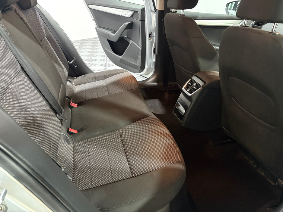 2016 Skoda Octavia 1.6 TDI 11 110HP 4DR COMBI AMBITION €9,950