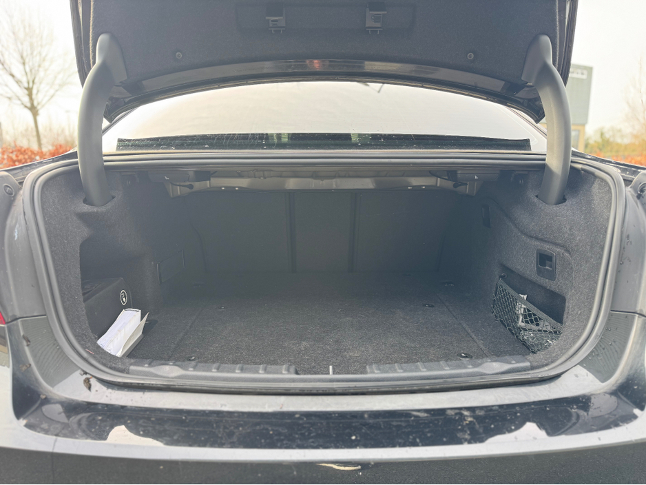 2017 BMW 3 Series - image 10