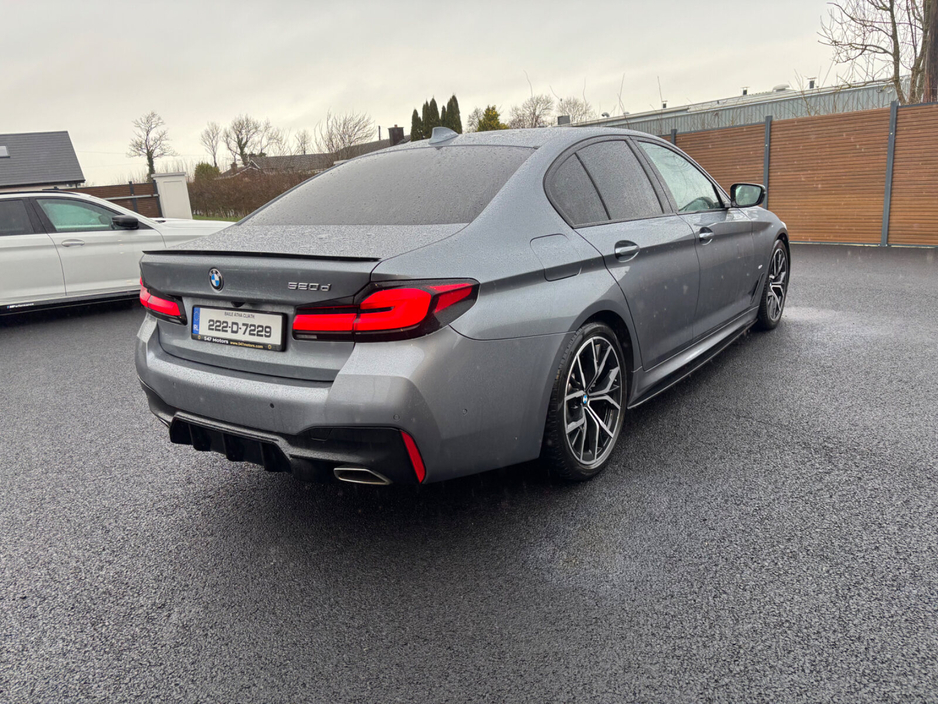 2022 BMW 5 Series - image 9