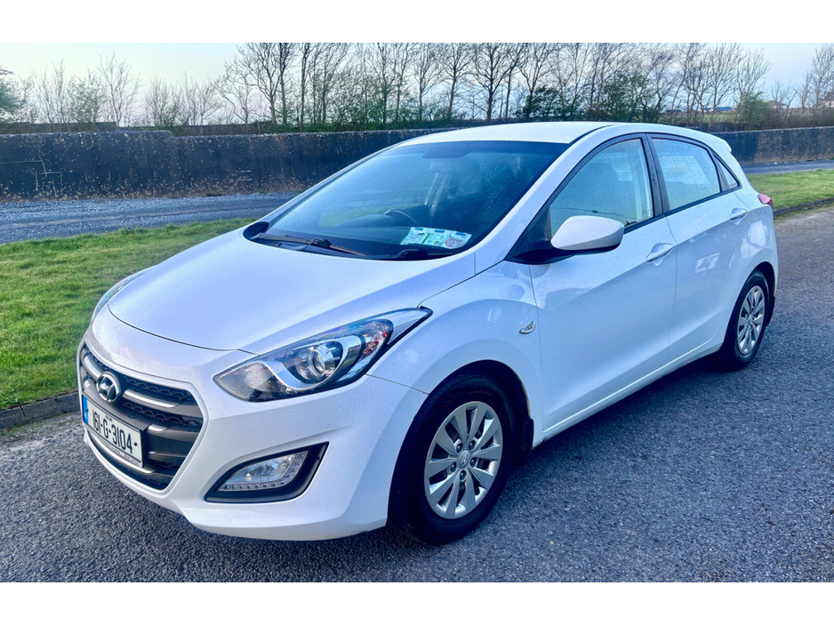 2016 Hyundai i30 - image 2