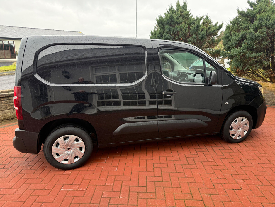2019 Peugeot Partner  €12,495