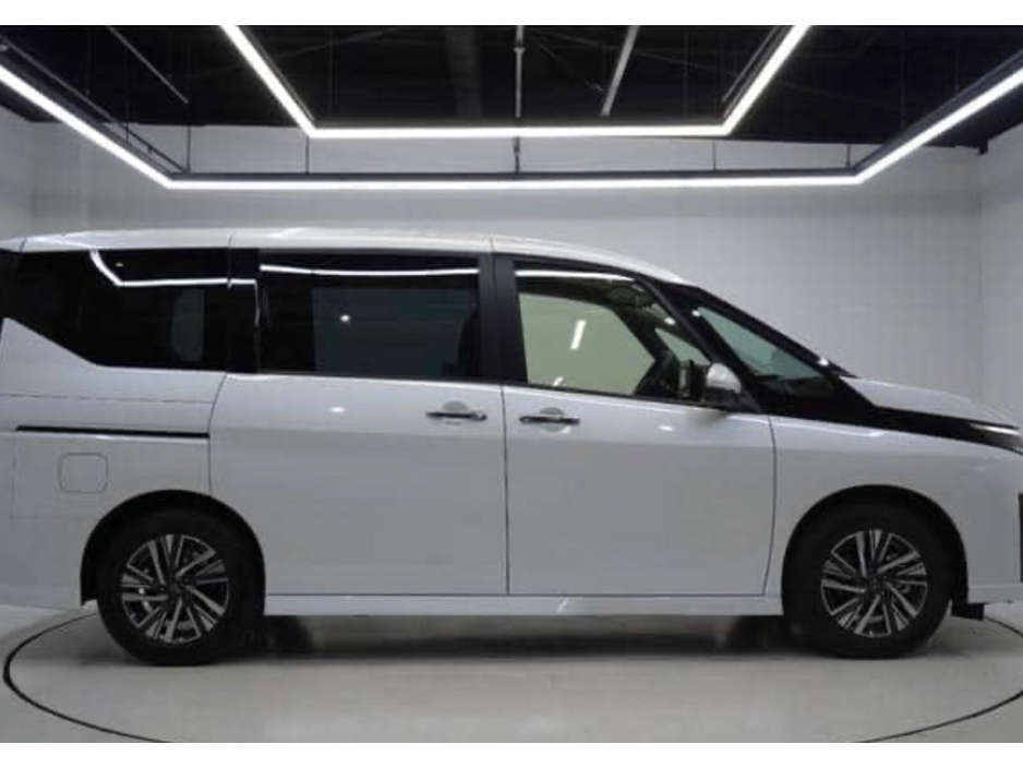 2024 Nissan Serena  €35,900