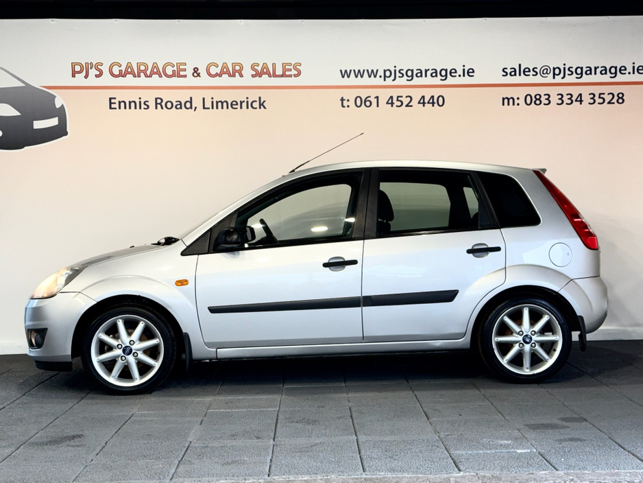 2007 Ford Fiesta - image 2