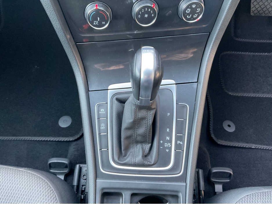 2018 Volkswagen Golf - image 17