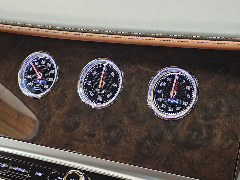 2022 Bentley Flying Spur V6 Hybrid Auto // Racing Green €164,950