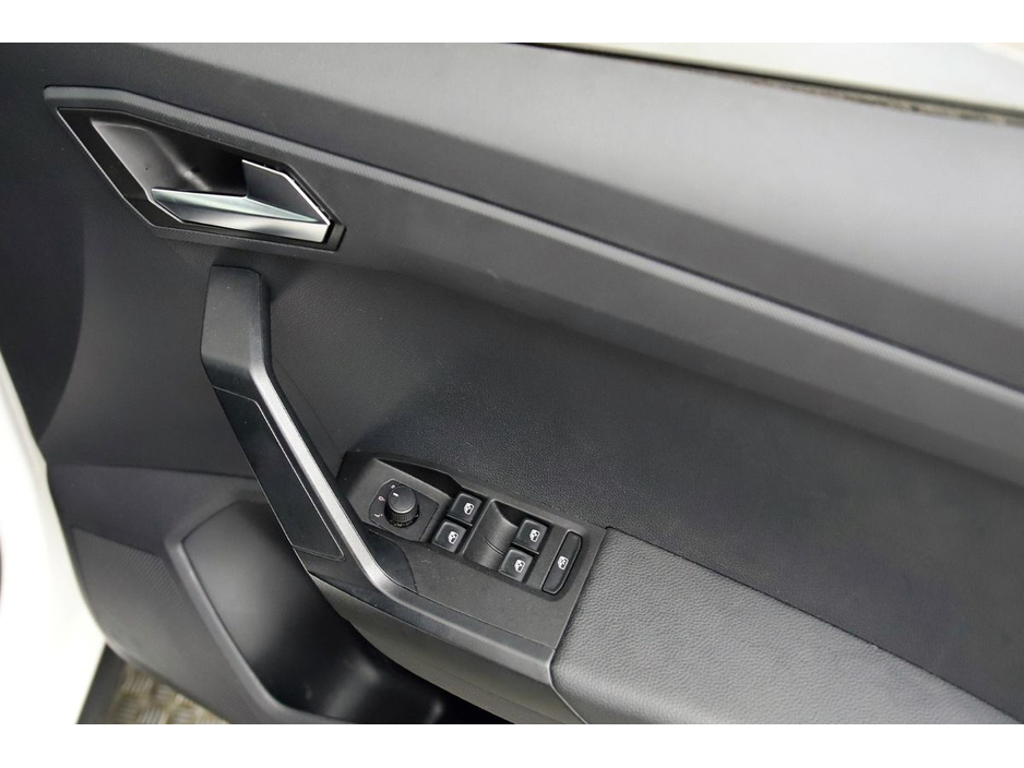 2023 SEAT Arona - image 25