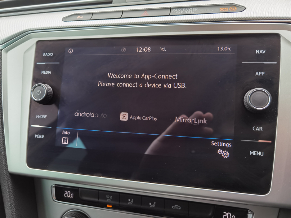 2018 Volkswagen Passat - image 19