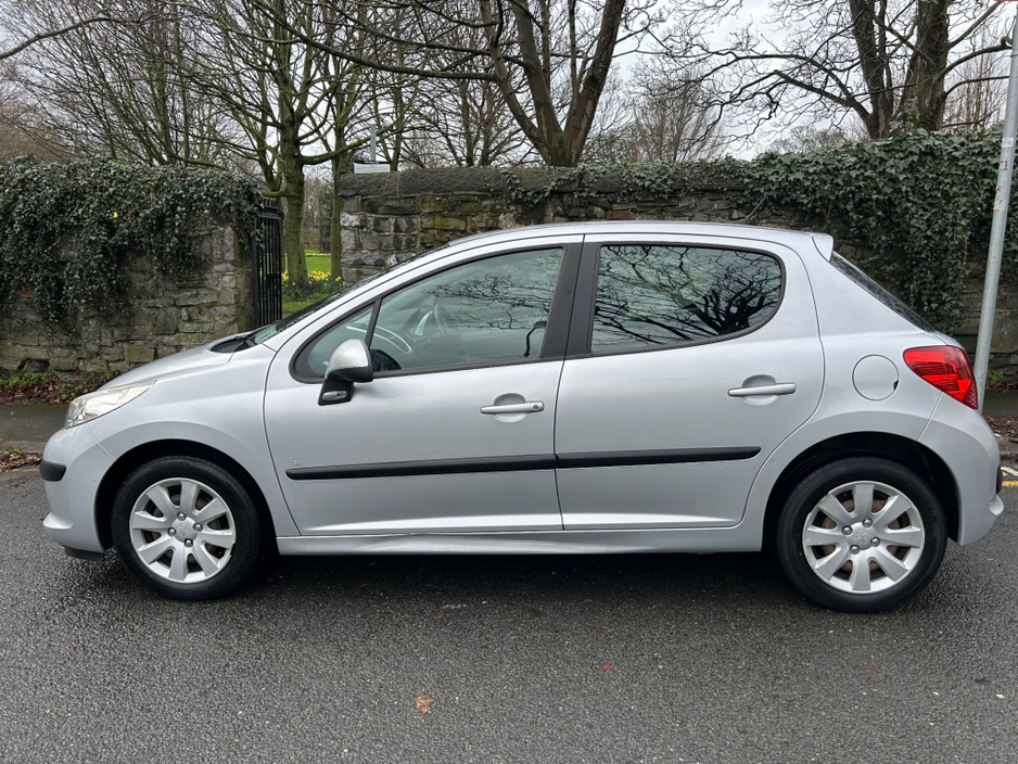 2007 Peugeot 207 - image 10
