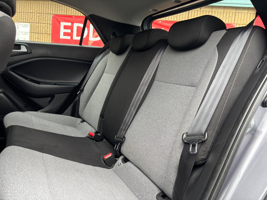 2015 Hyundai i20 - image 13