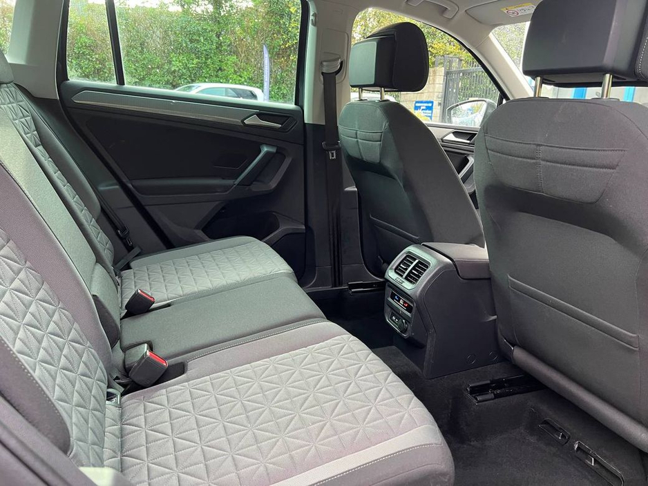 2022 Volkswagen Tiguan LIFE 1.4 TSI PLUG-IN HYBRID // FULL SERVICE HISTORY // APPLE CARPLAY/ANDROID AUTO // ADAPTIVE CRUISE CONTROL €28,950