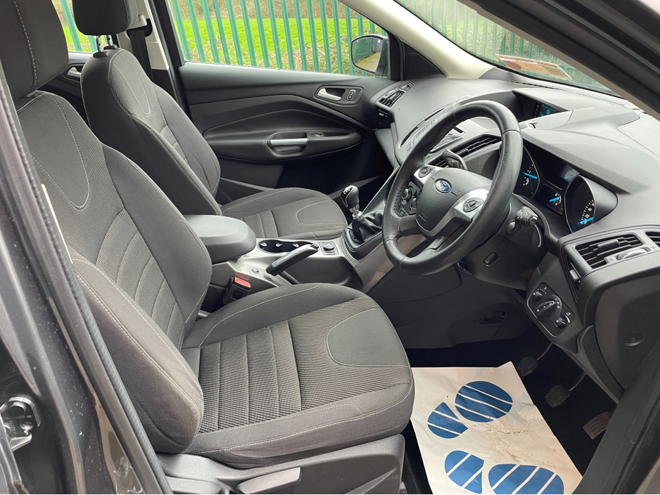 2015 Ford Kuga - image 8