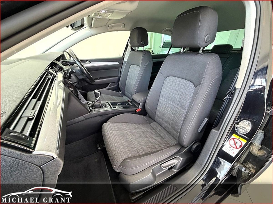 2020 Volkswagen Passat - image 17