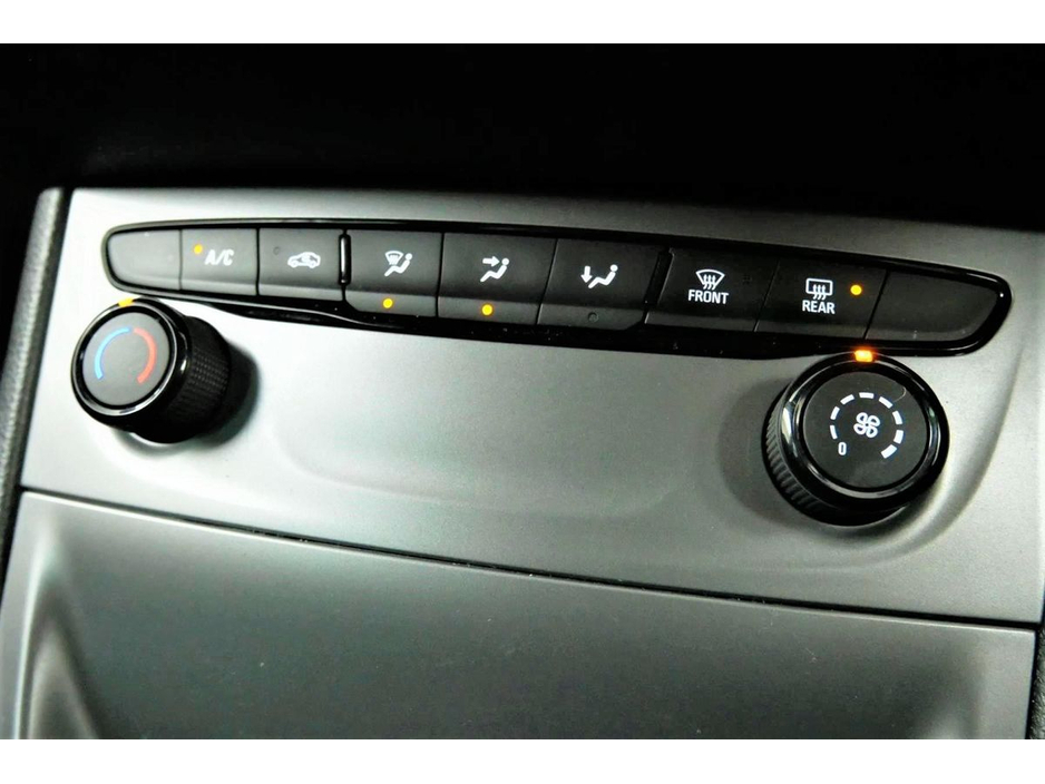 2018 Opel Astra - image 20