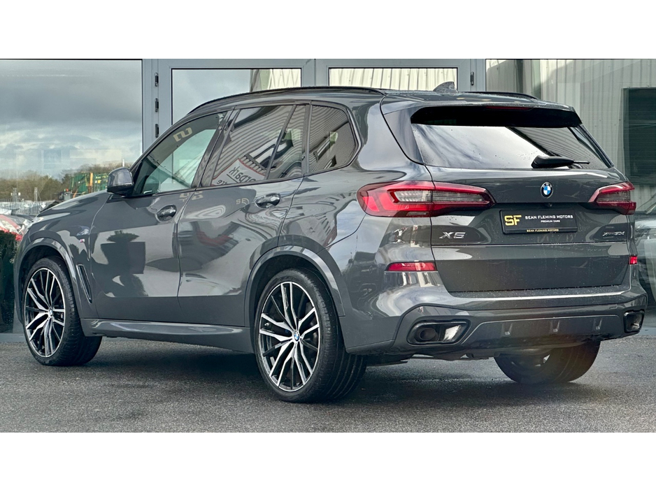 2021 BMW X5 - image 4