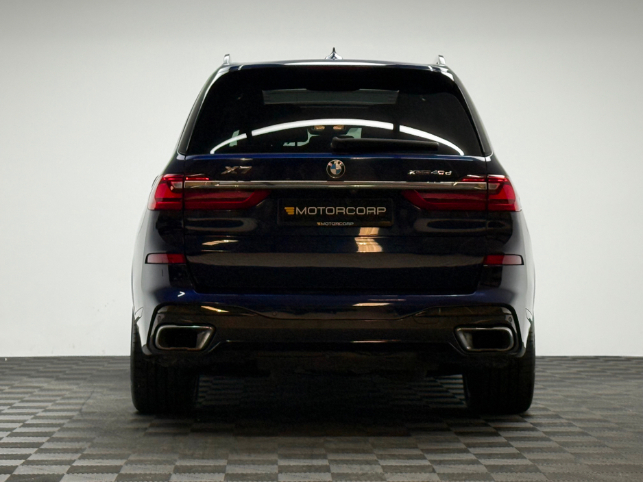 2020 BMW X7 - image 6