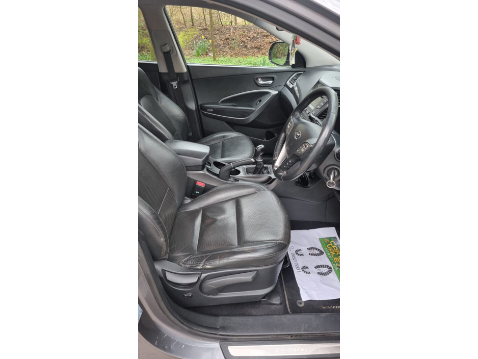 2015 Hyundai Santa Fe - image 9