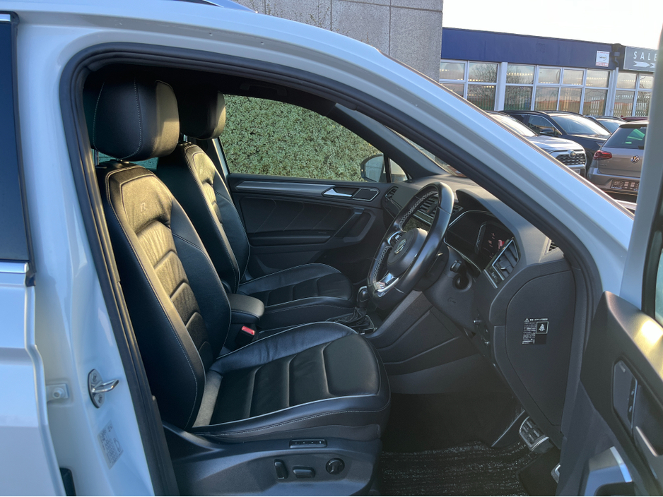 2020 Volkswagen Tiguan R-LINE 4MOTION AUTOMATIC 2.0 DIESEL //LOW MILES//MASSIVE SPEC//FULL LEATHER//DYNAUDIO SOUND SYSTEM//360 PARKING CAMERAS//HEAD UP DISPLAY// €34,950