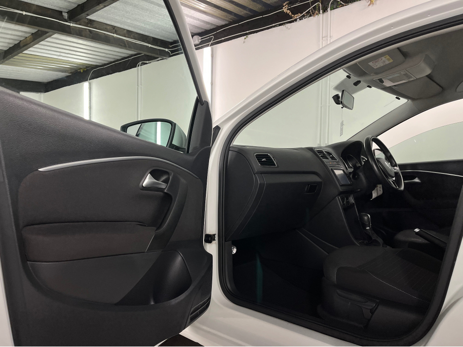 2014 Volkswagen Polo - image 20