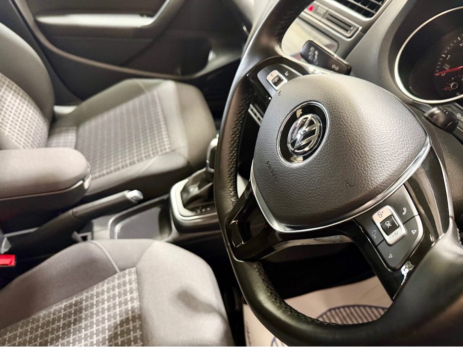 2017 Volkswagen Polo - image 4