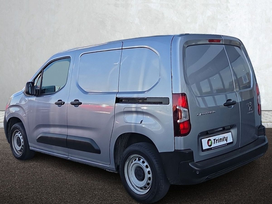 2024 Peugeot Partner - image 18