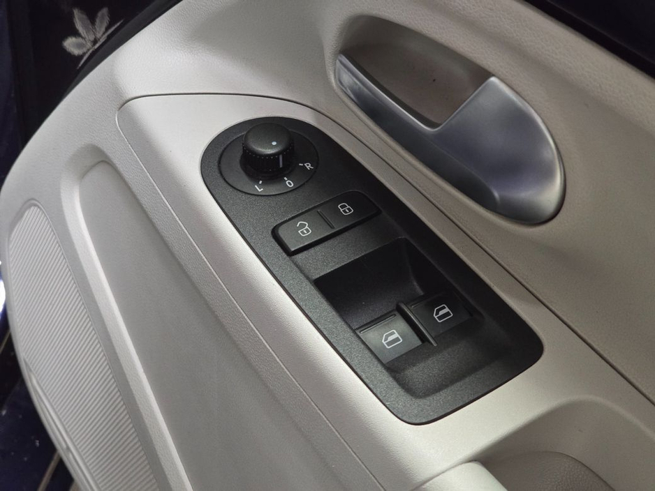2019 Volkswagen up! - image 14