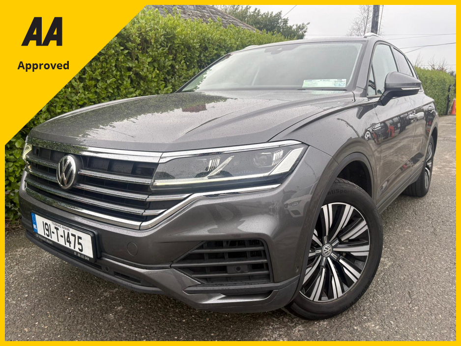 2019 Volkswagen Touareg - image 3