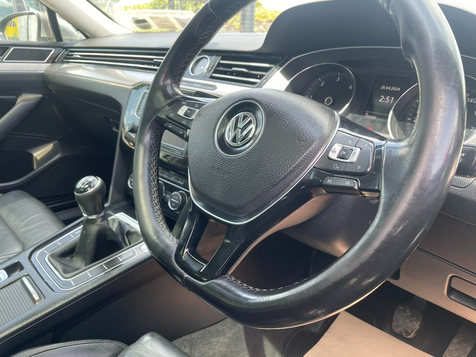 2015 Volkswagen Passat - image 16